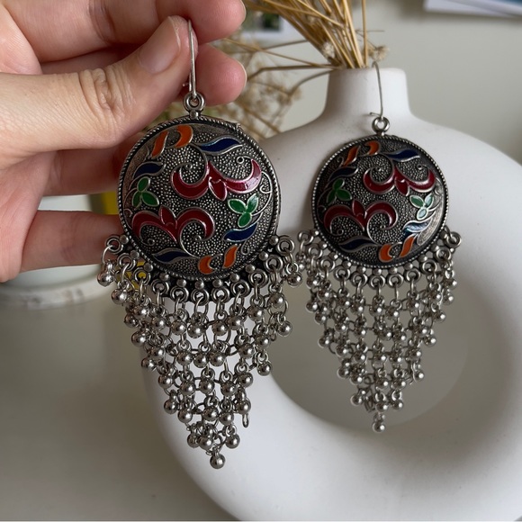 Pretty Multicoloured Jhumka - Picture 2 of 4